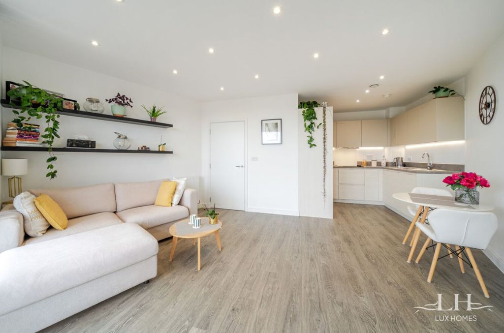 Property photo 2 of 18