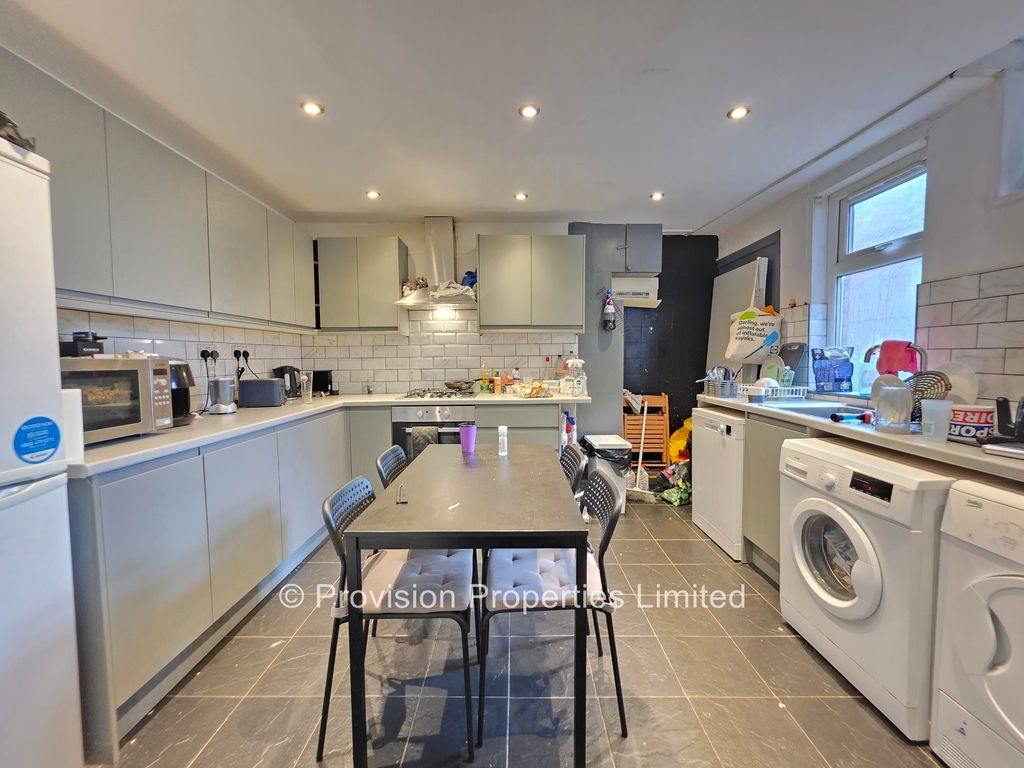 Property photo 2 of 7 Photo