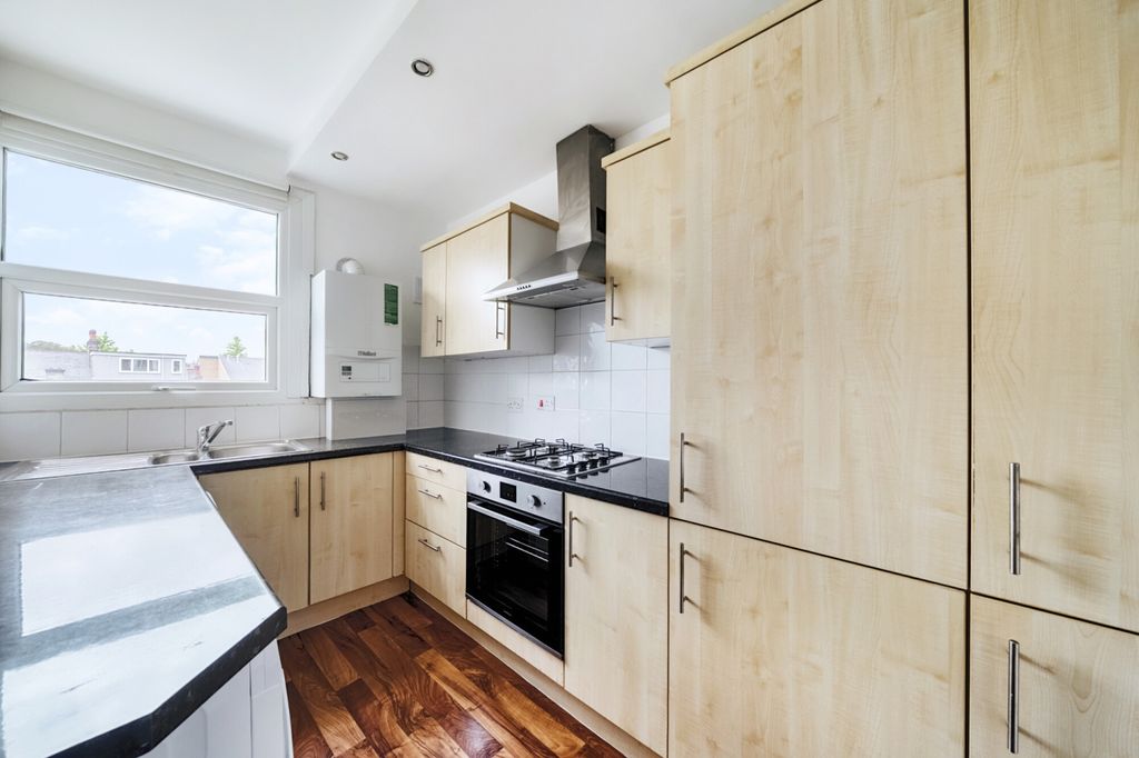 Property photo 3 of 13 1341264-4-689Dca7...