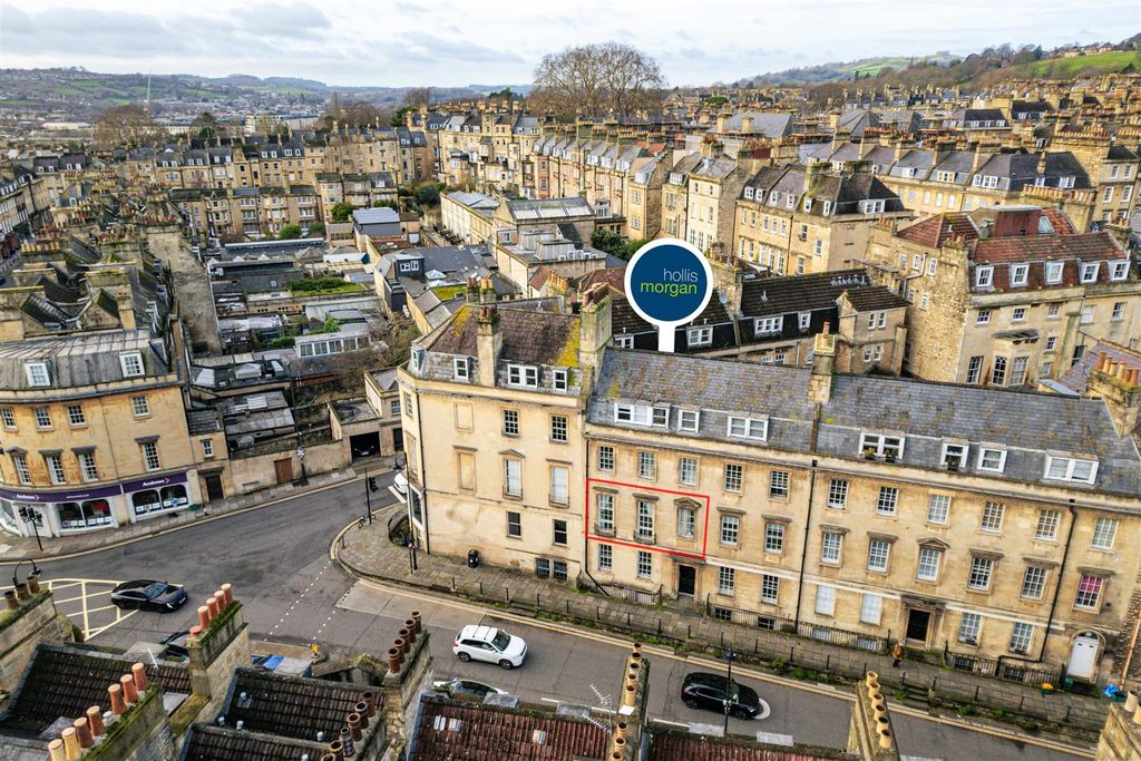 Property photo 2 of 17 Flat 4, 2 Fountain Buildings, Walcot, Bath BA1 5Du