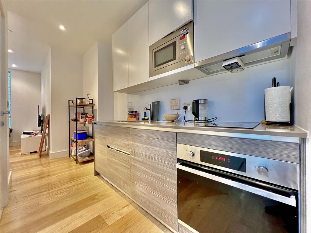 Property photo 1 of 7 Kitchen