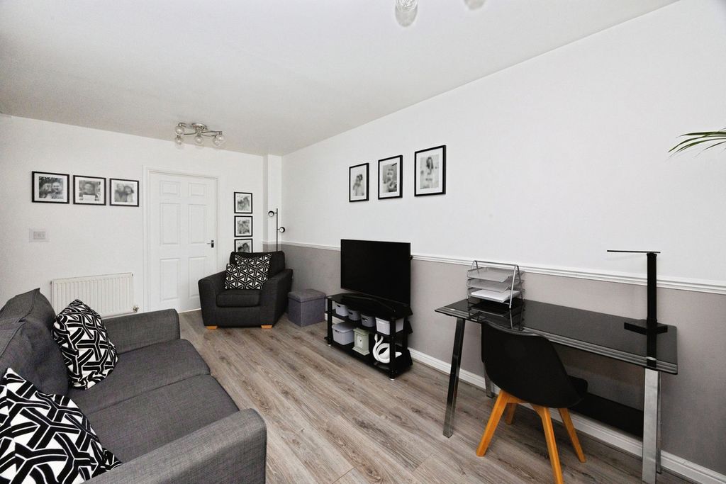 Property photo 2 of 22
