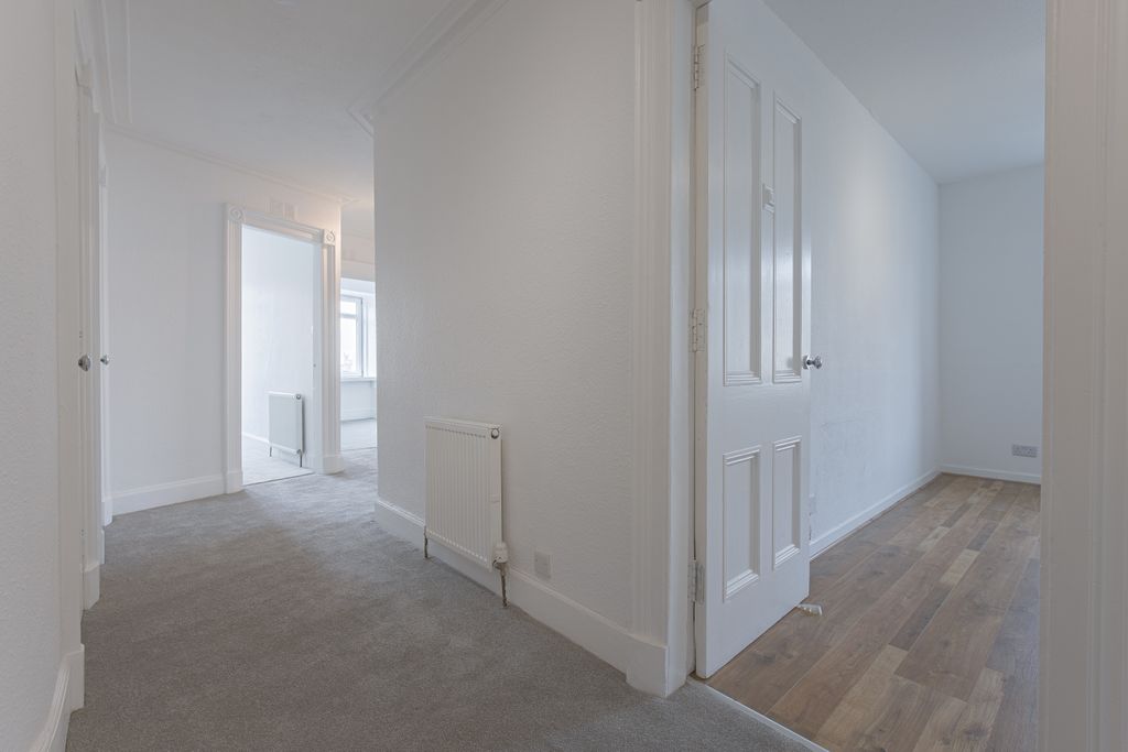 Property photo 2 of 13 Hallway