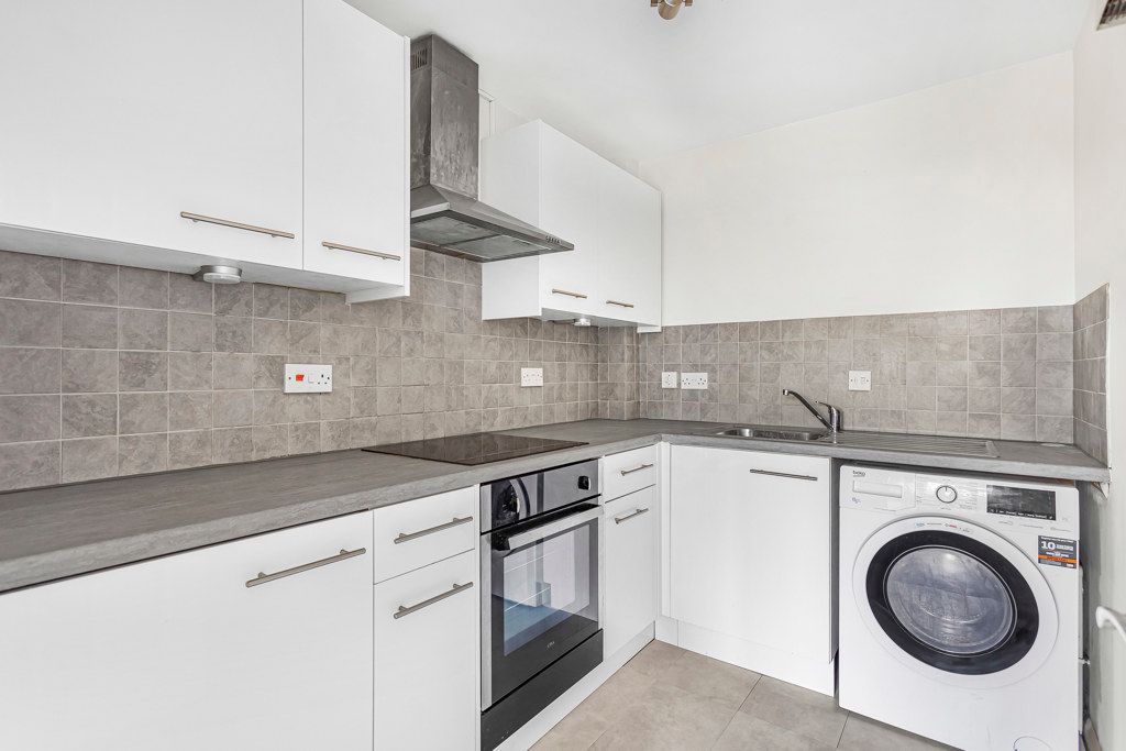 Property photo 3 of 12 Kitchen