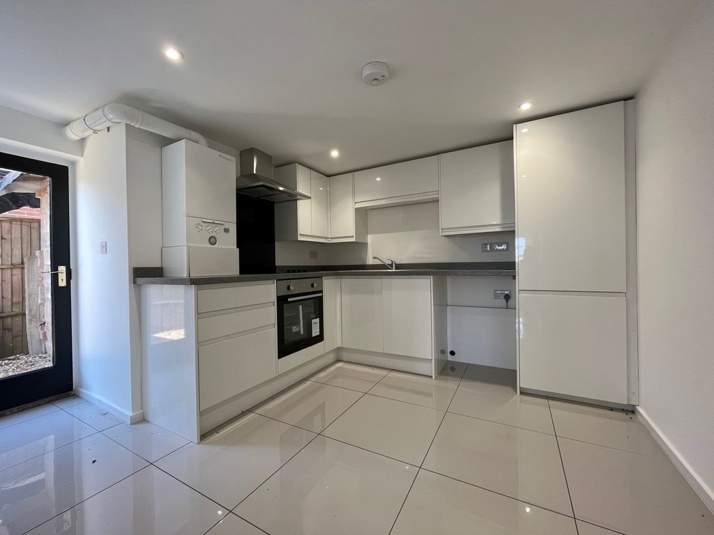 Property photo 2 of 9 Kitchen