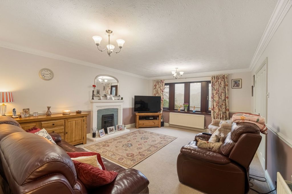 Property photo 2 of 26