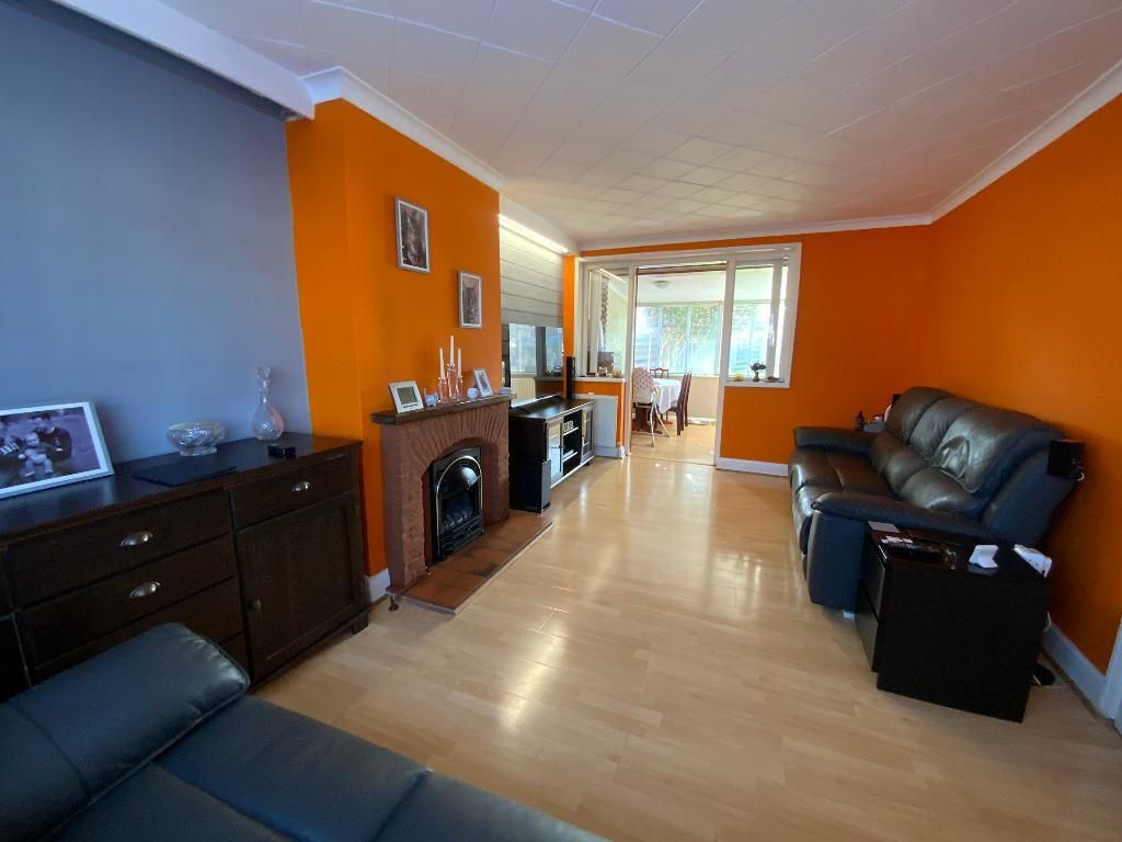 Property photo 3 of 17 Living Room 19' x 11'2