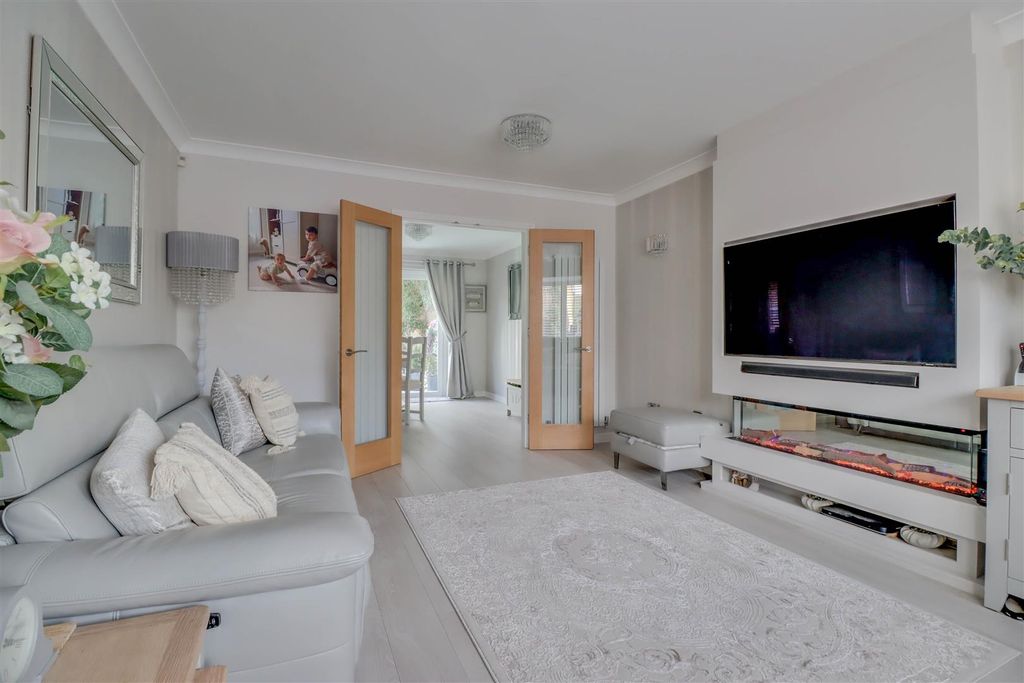 Property photo 3 of 25 15 Caladonia Lane-4.Jpg