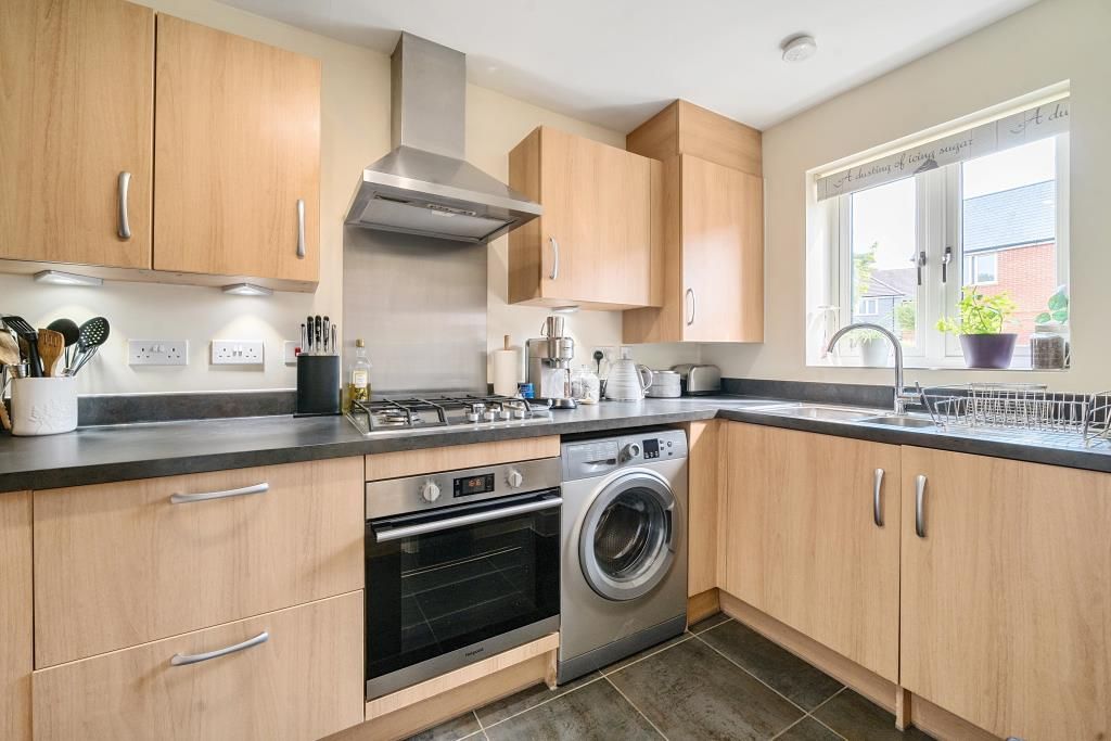 Property photo 3 of 17 Kitchen