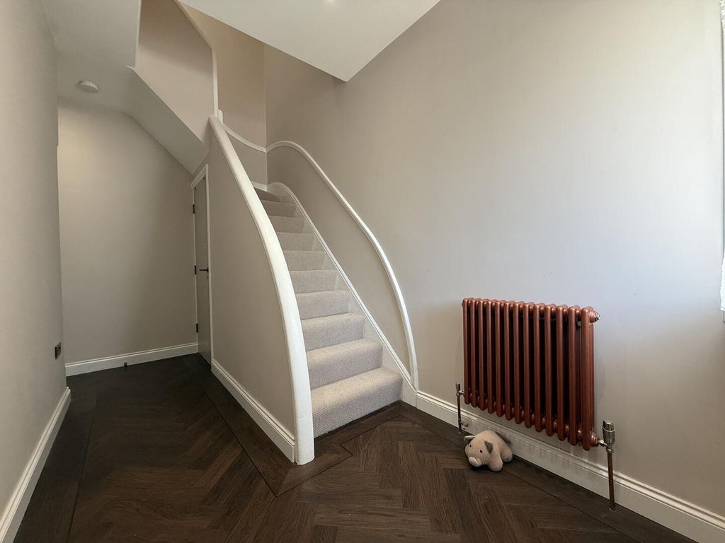 Property photo 2 of 19 Hallway