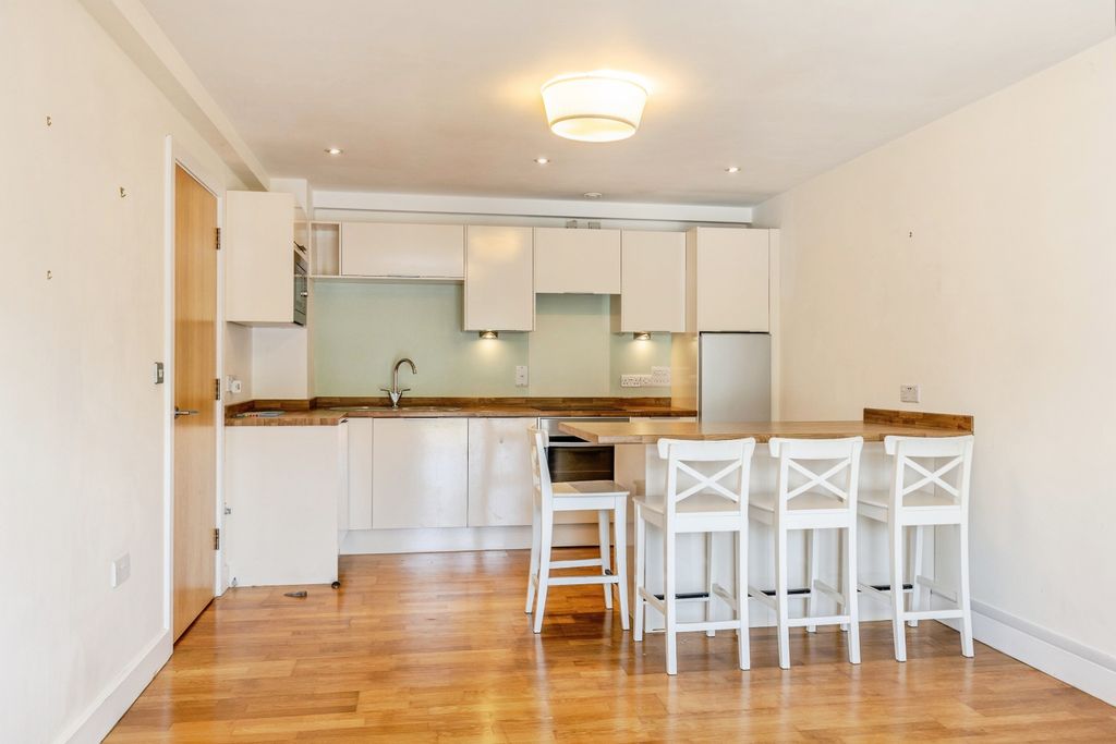Property photo 3 of 9 Kitchen