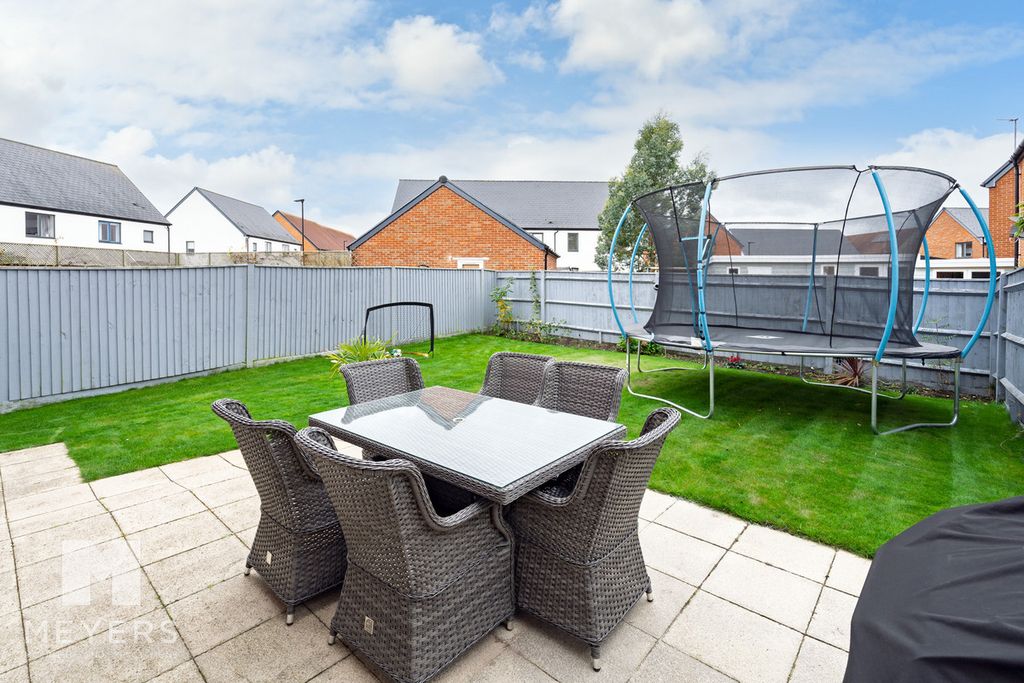 Property photo 2 of 21