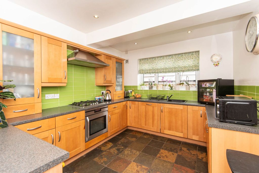 Property photo 1 of 26