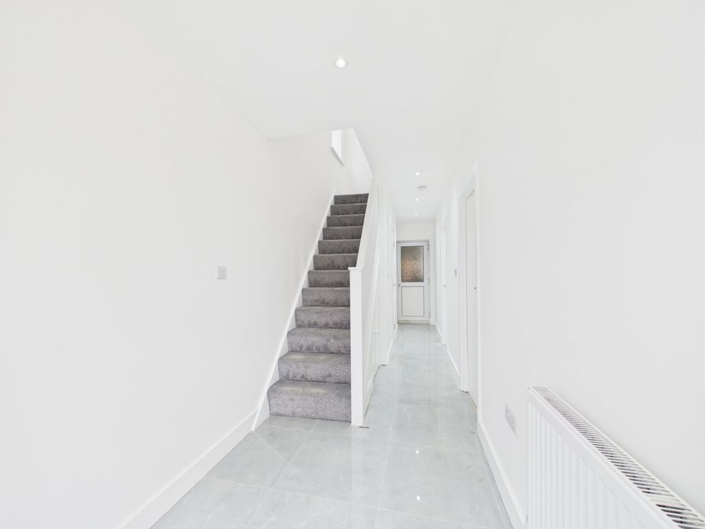 Property photo 2 of 43 Picture No. 11