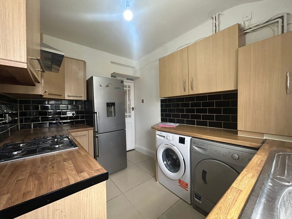 Property photo 1 of 8 2 Bed Flat To Rent Lady Margaret Road, Southall Ub1