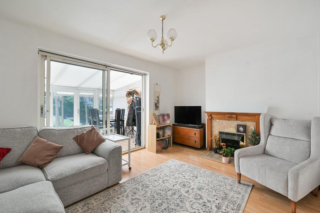 Property photo 2 of 16 Homefield Gardens
