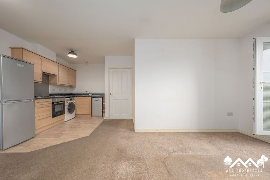 Property photo 3 of 32