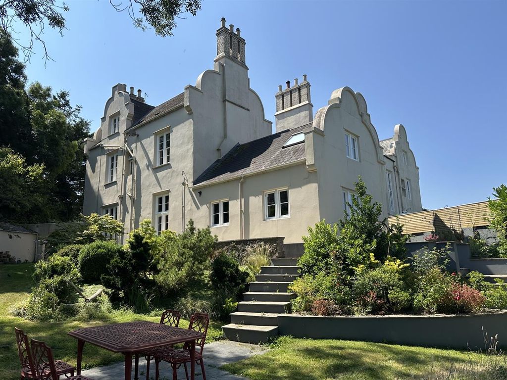 Property photo 1 of 40 Side Elevation