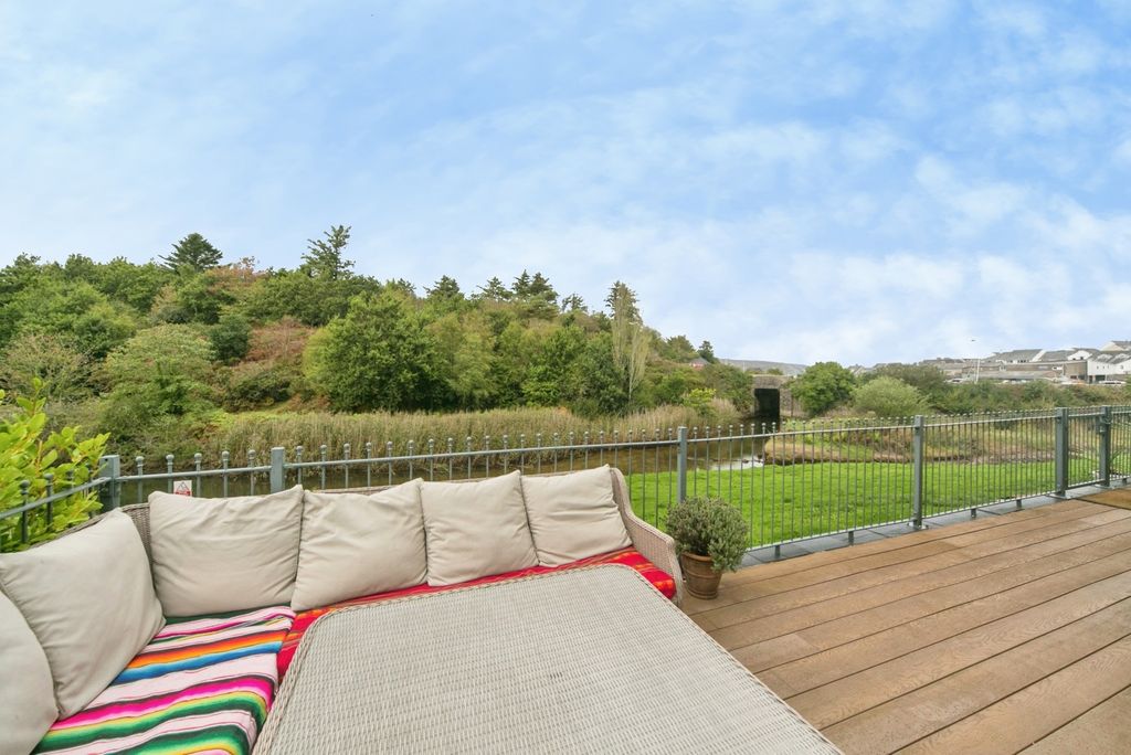 Property photo 3 of 16 Pbox-Img.Jpg