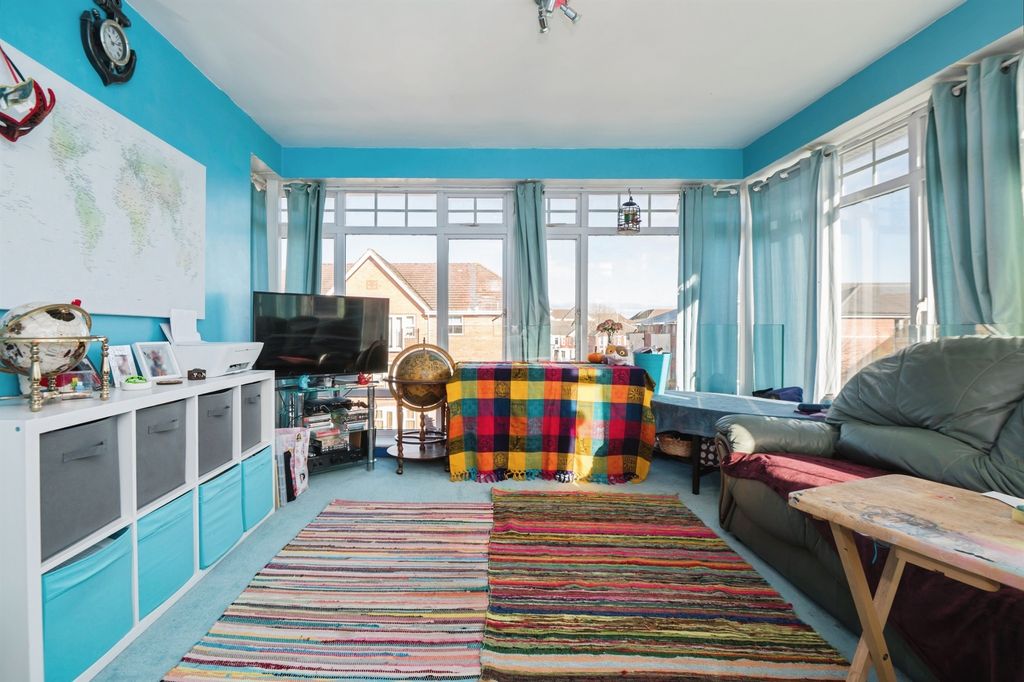 Property photo 2 of 17