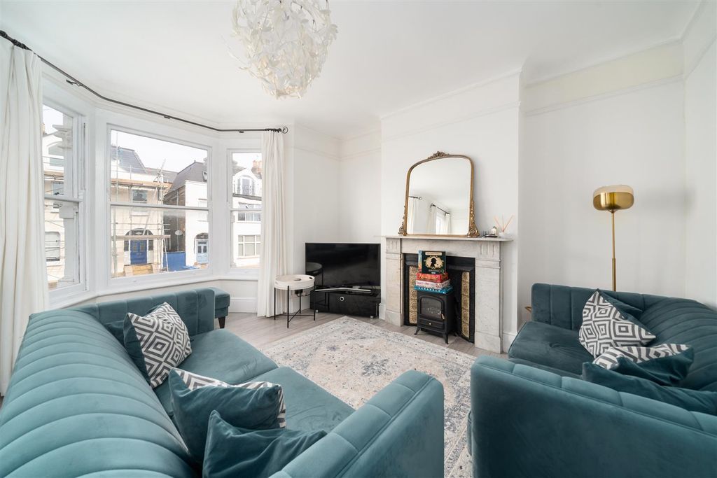 Property photo 3 of 12