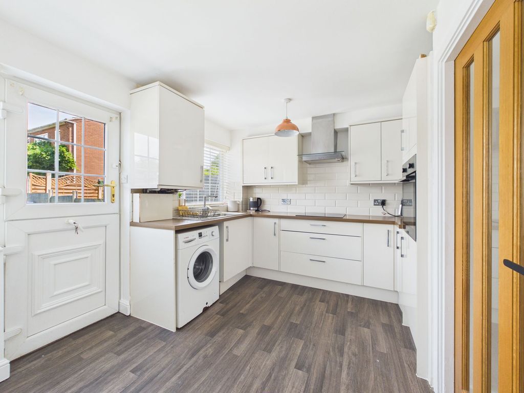 Property photo 3 of 16 Dining Kitchen