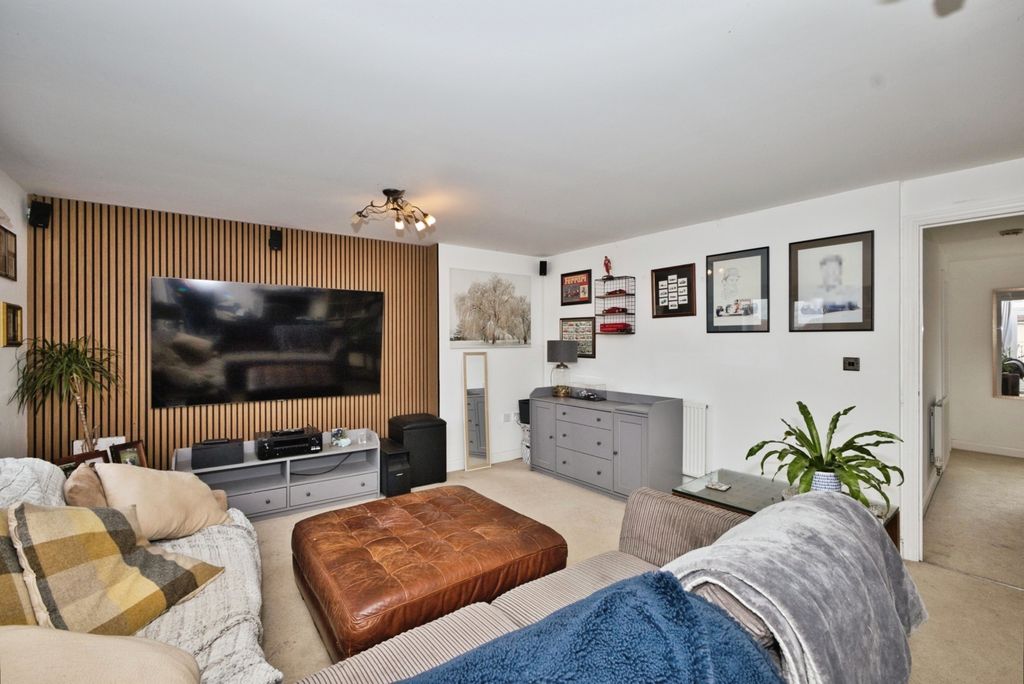 Property photo 3 of 20 2