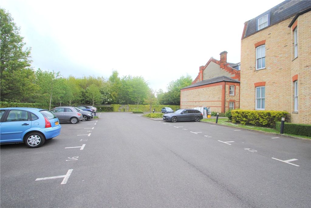 Property photo 3 of 11 Parking