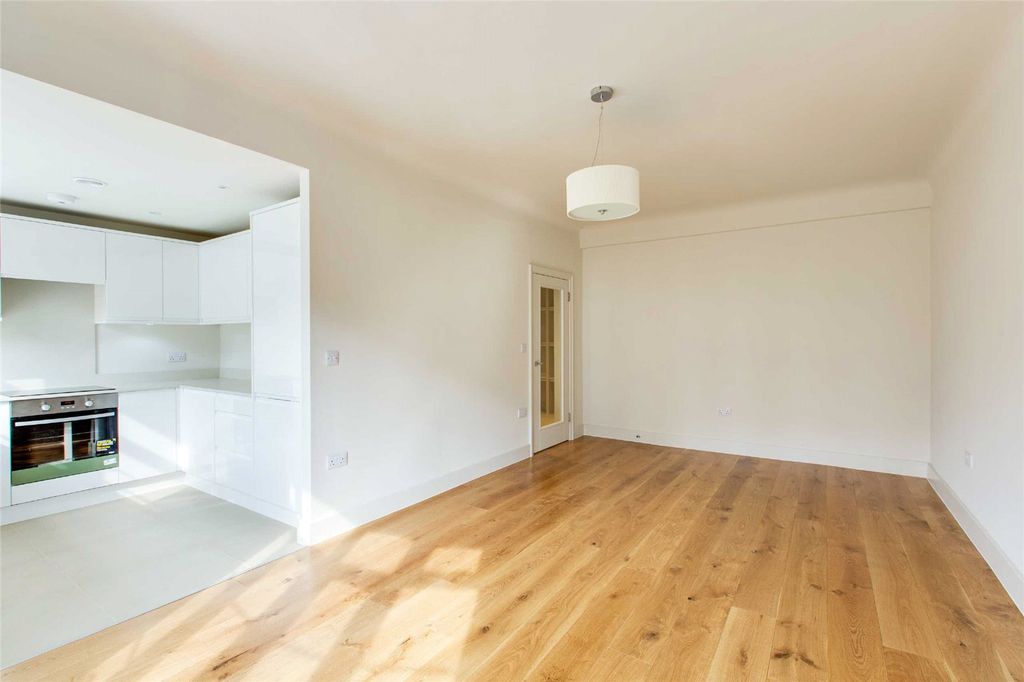 Property photo 2 of 11 Photo 3