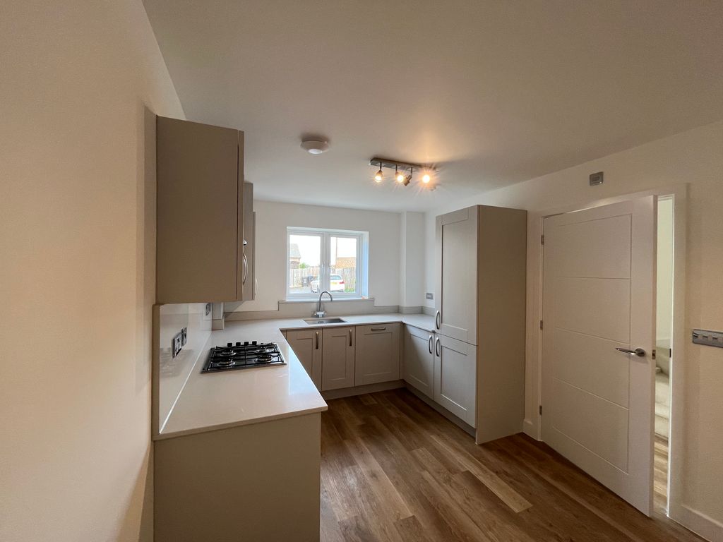 Property photo 3 of 11 Kitchen