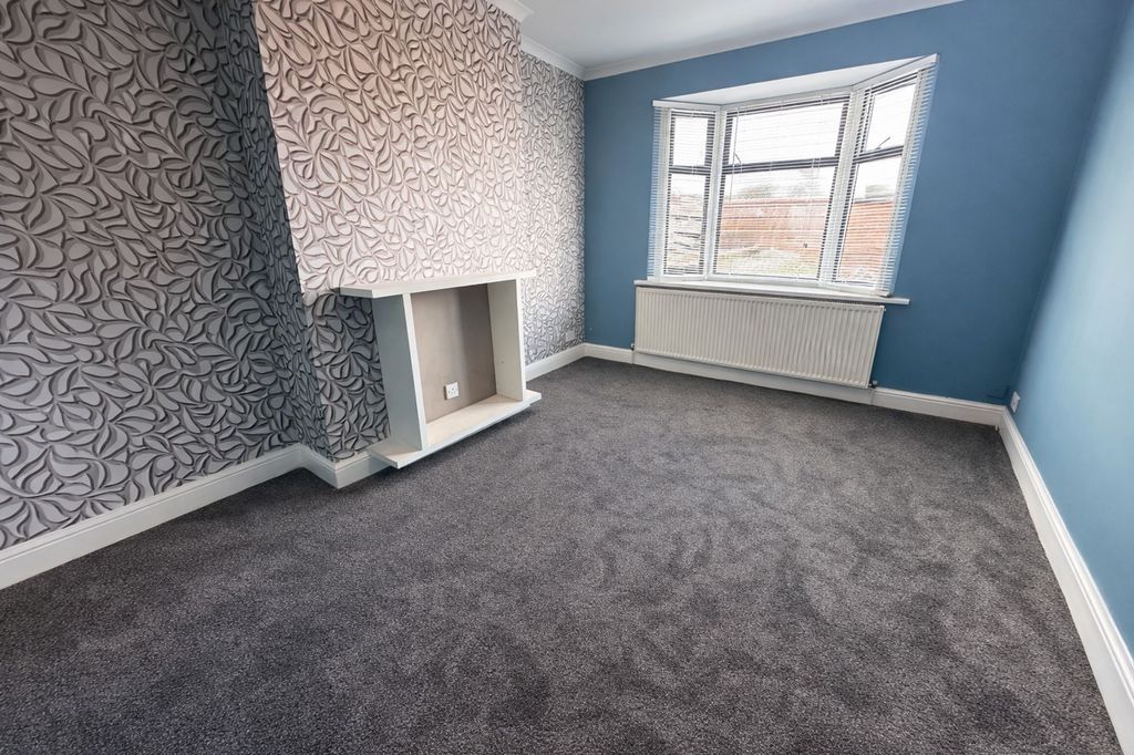 Property photo 3 of 7 Lounge