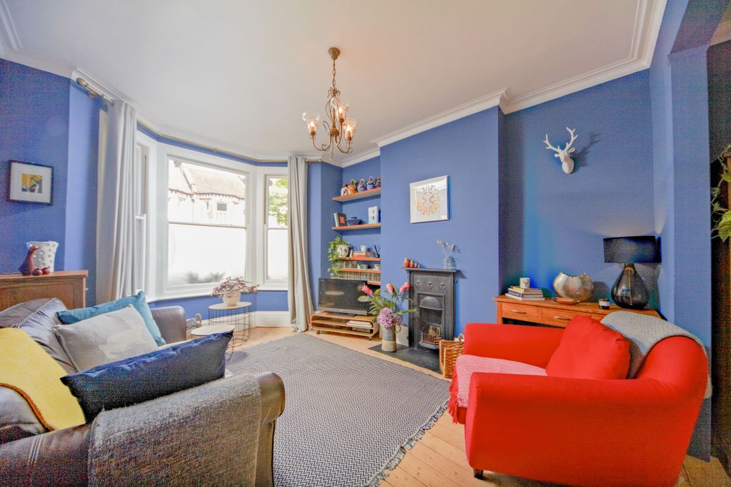 Property photo 2 of 11