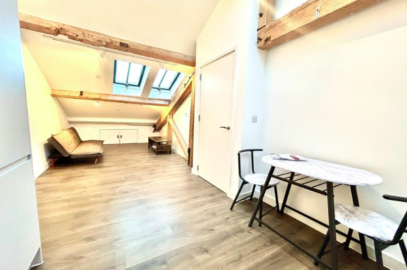 Property photo 3 of 9
