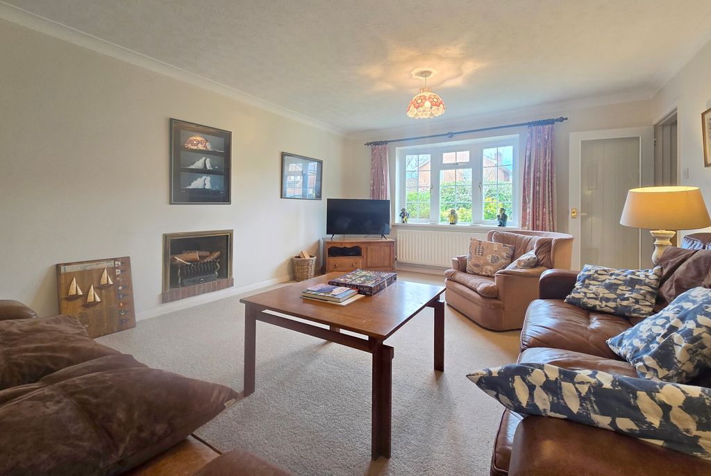 Property photo 2 of 12 11 Vp Sitting Room