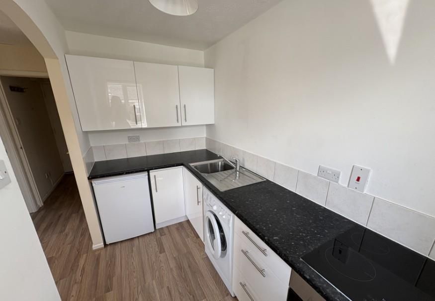 Property photo 2 of 17 Kitchen
