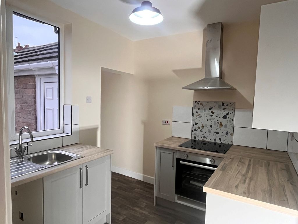 Property photo 2 of 7 Kitchen