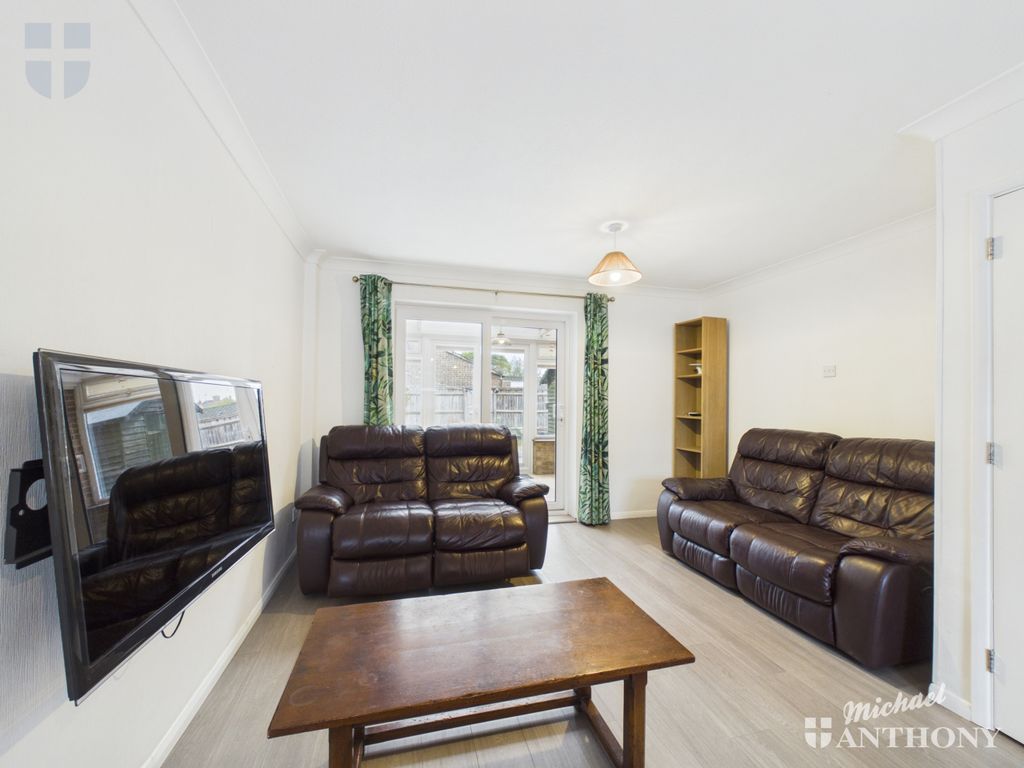 Property photo 3 of 12 Cam03218G0-Pr1201-Still003