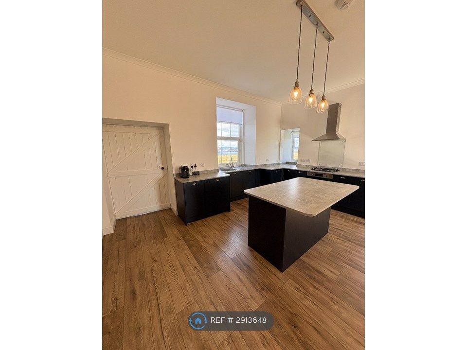 Property photo 3 of 17 Kitchen