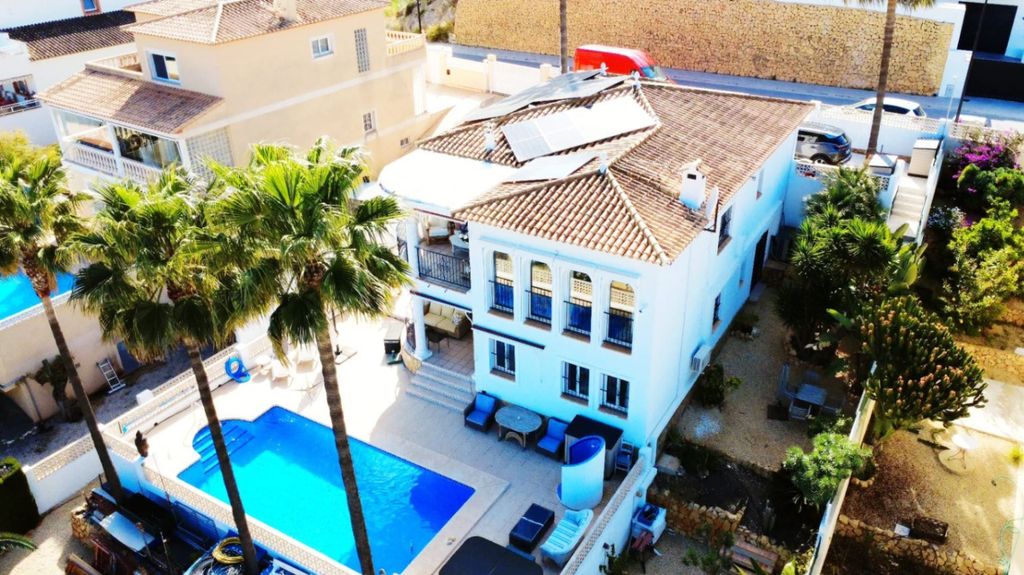 Property photo 1 of 50