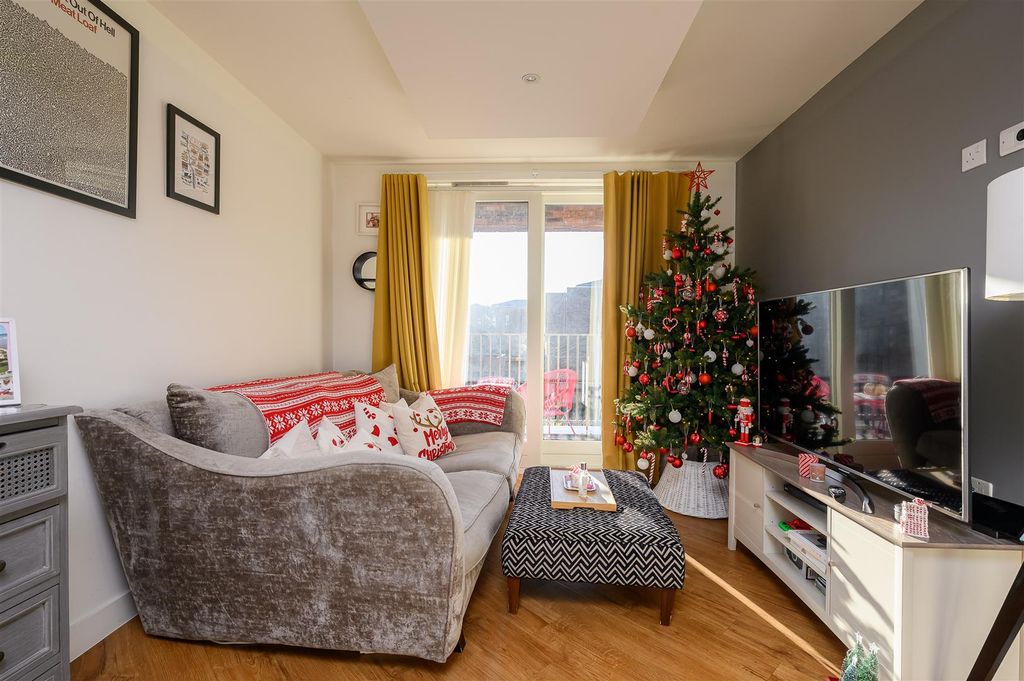 Property photo 2 of 9 Open Plan Living