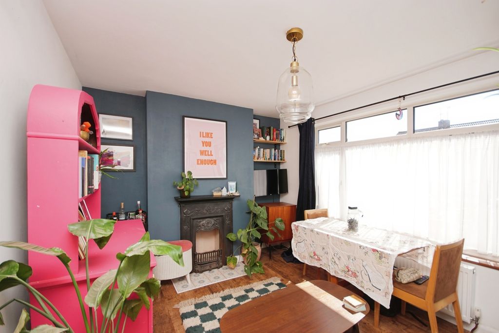 Property photo 2 of 17 Photo