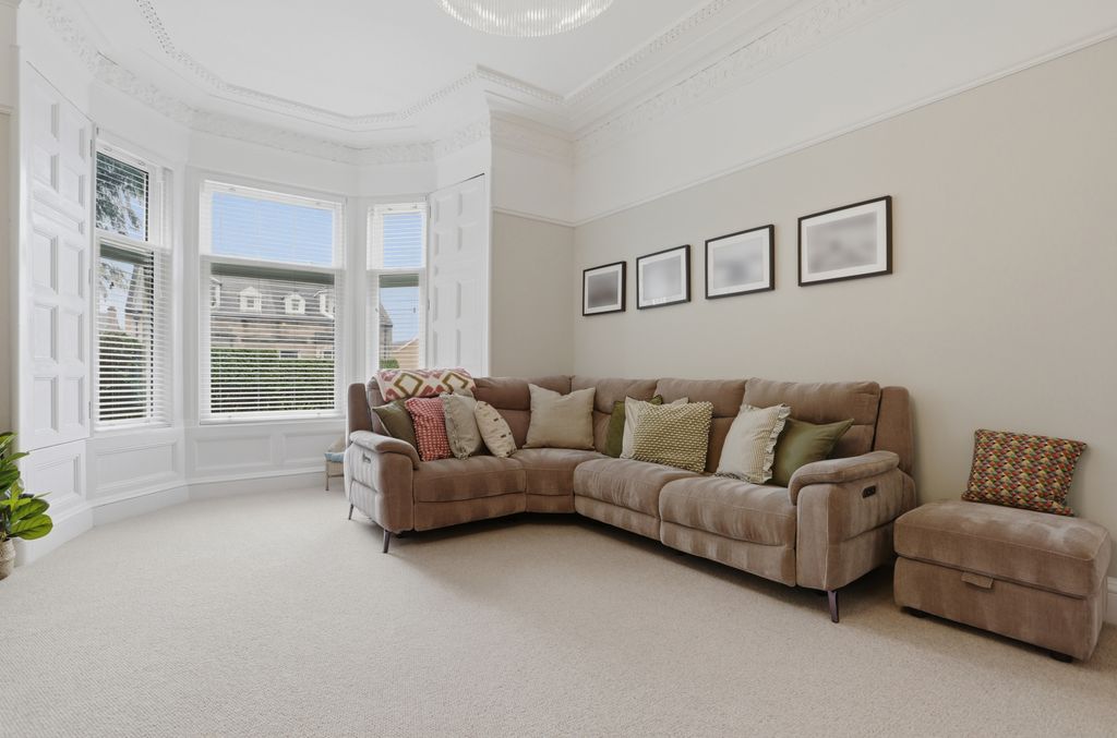 Property photo 3 of 32 Gallery