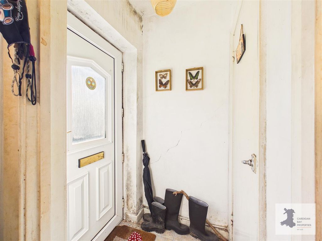 Property photo 2 of 19 Entrance