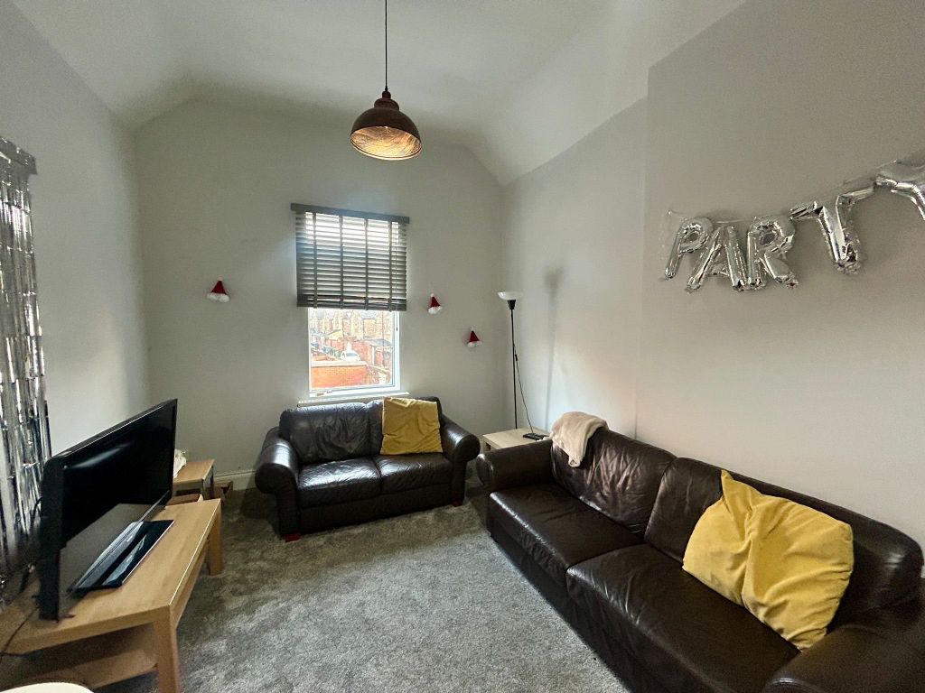 Property photo 2 of 13 Sitting Room