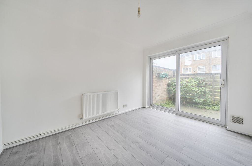 Property photo 2 of 13 1465303-10-6A0c32...