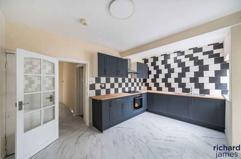 Property photo 2 of 19 54787F7622014Fbfa89Dd2Cdb4F2Ae59