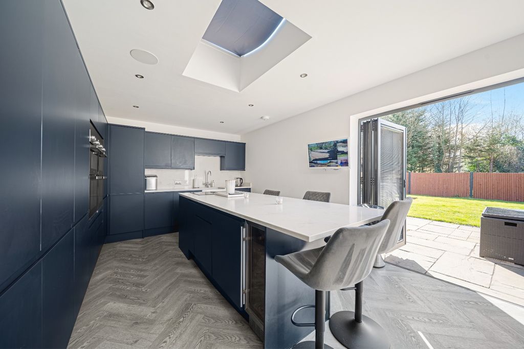 Property photo 3 of 42 4988073