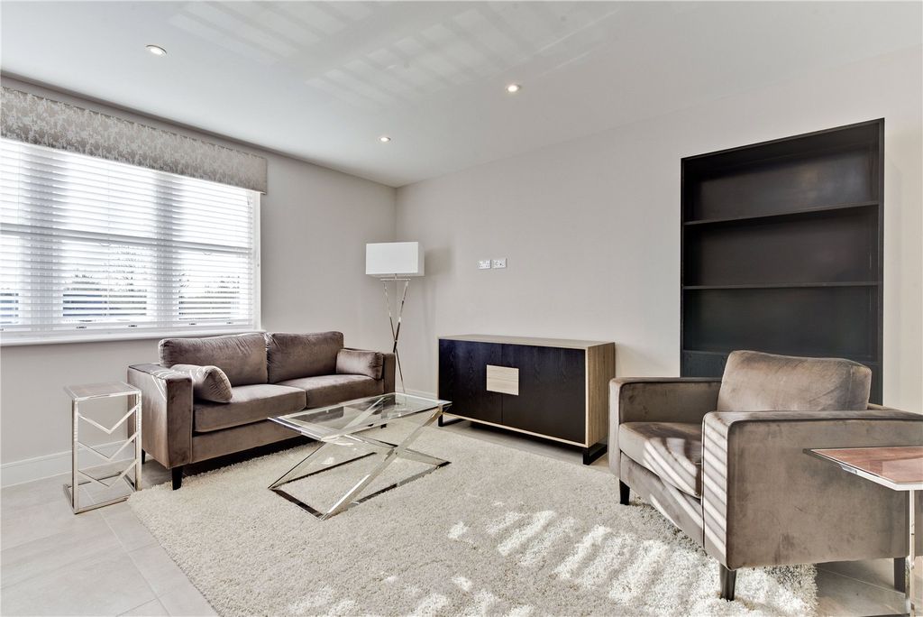 Property photo 3 of 9 Reception