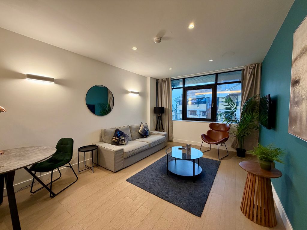 Property photo 1 of 21 Living Room