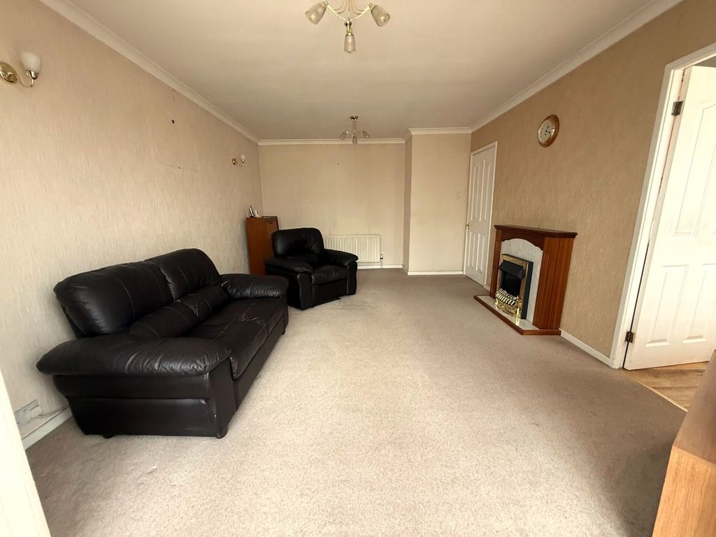 Property photo 2 of 12 Additional Lounge